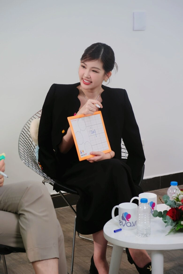 Ông xã lê âu ngân anh không ý kiến về việc vợ khoe đường cong vì đó là cách lưu giữ thanh xuân tươi đẹp của tuổi trẻ - 6