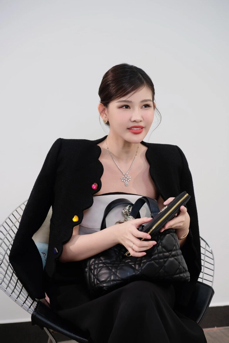Ông xã lê âu ngân anh không ý kiến về việc vợ khoe đường cong vì đó là cách lưu giữ thanh xuân tươi đẹp của tuổi trẻ - 8