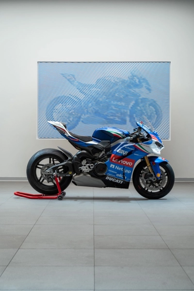 Panigale v4 tricolore italia ra mắt khi nghệ thuật và tốc độ cùng hòa nhịp - 4