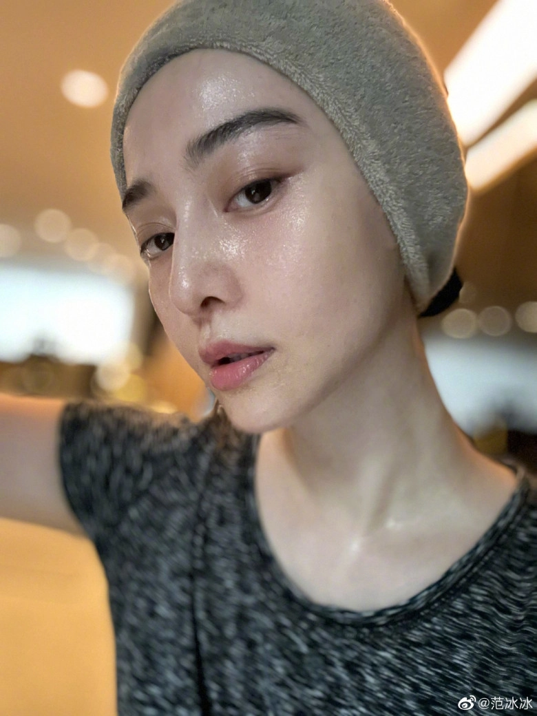 Phạm băng băng làm đẹp bất chấp vừa ăn vừa đắp mặt nạ dưỡng da nhưng kết quả có tốt - 2