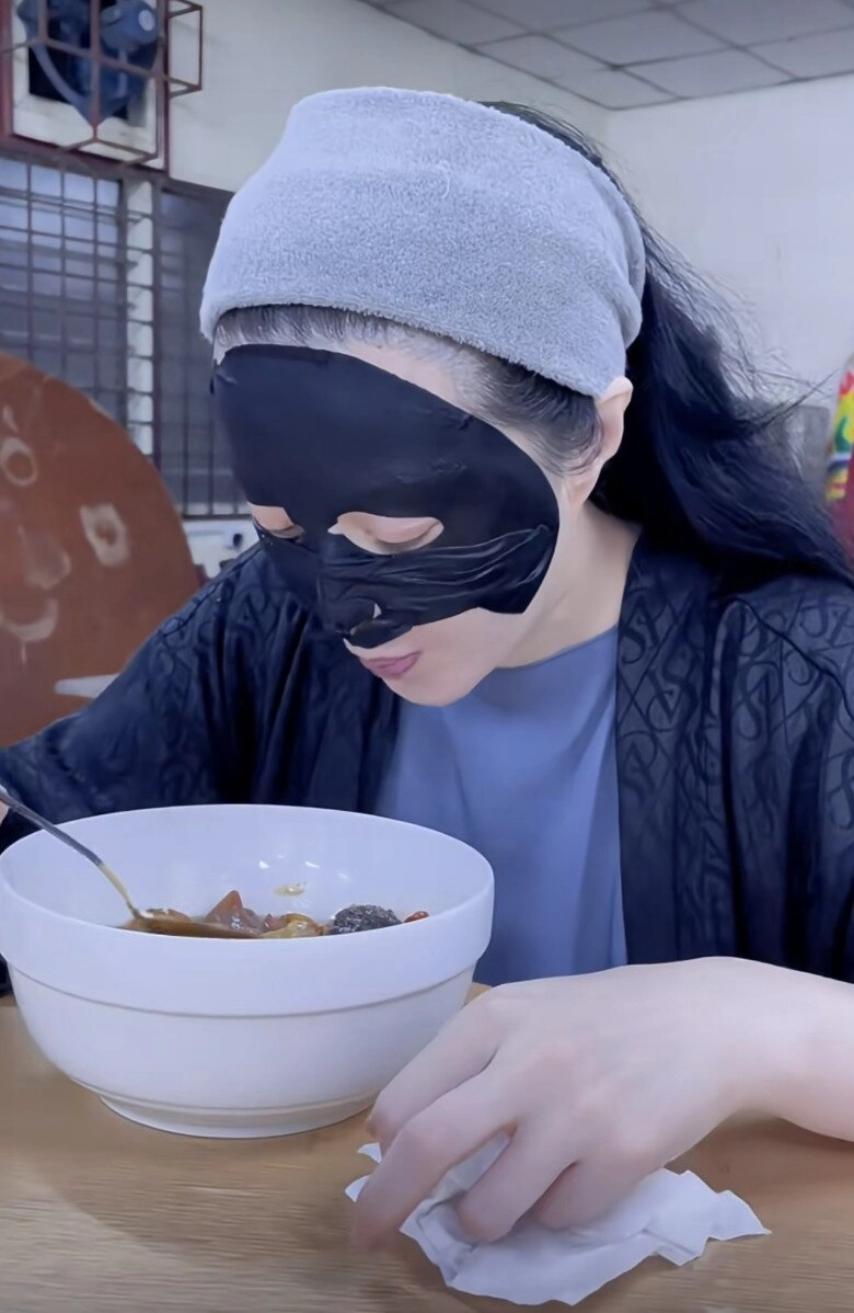 Phạm băng băng làm đẹp bất chấp vừa ăn vừa đắp mặt nạ dưỡng da nhưng kết quả có tốt - 5