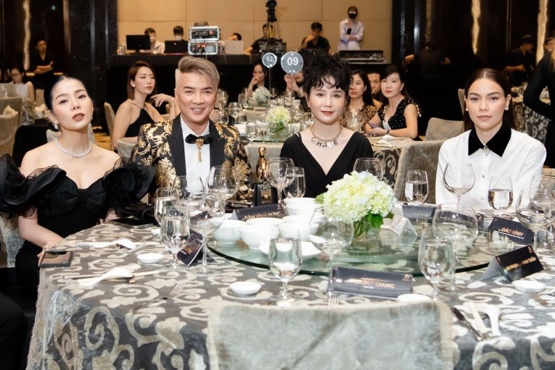Phản ứng của hồ ngọc hà - lệ quyên khi biết sắp đứng chung sân khấu với đối phương hương giang thắc mắc về lời đồn - 7