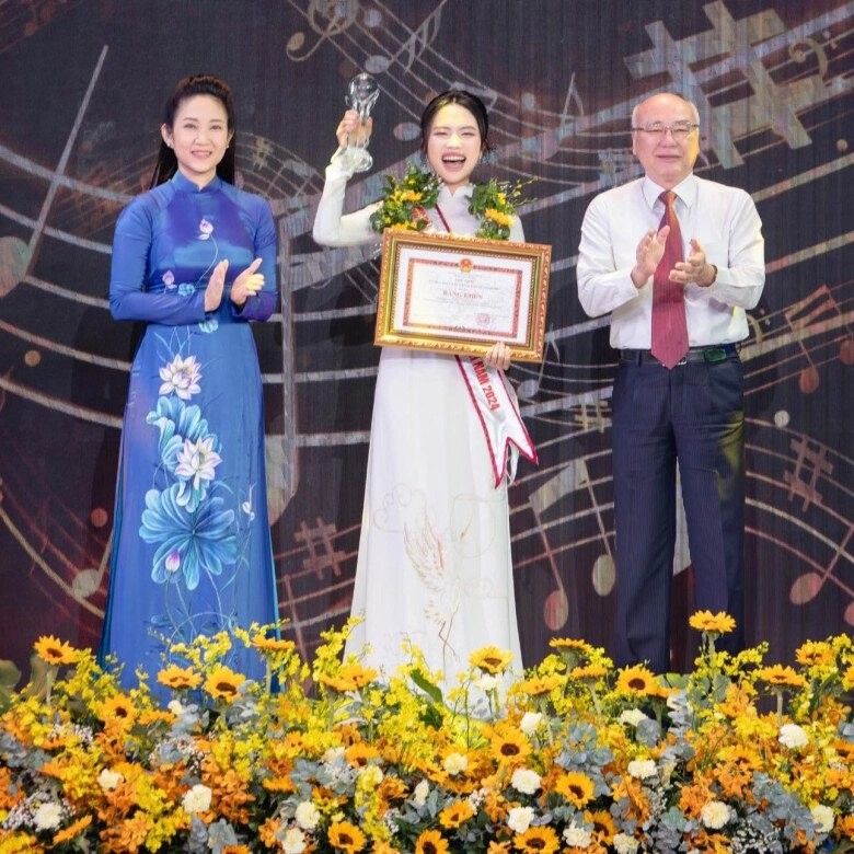 Pháo và phương mỹ chi 2 sao nữ cùng sinh năm 2003 sở hữu sự nghiệp đáng nể nhưng đường tình duyên khác biệt - 14
