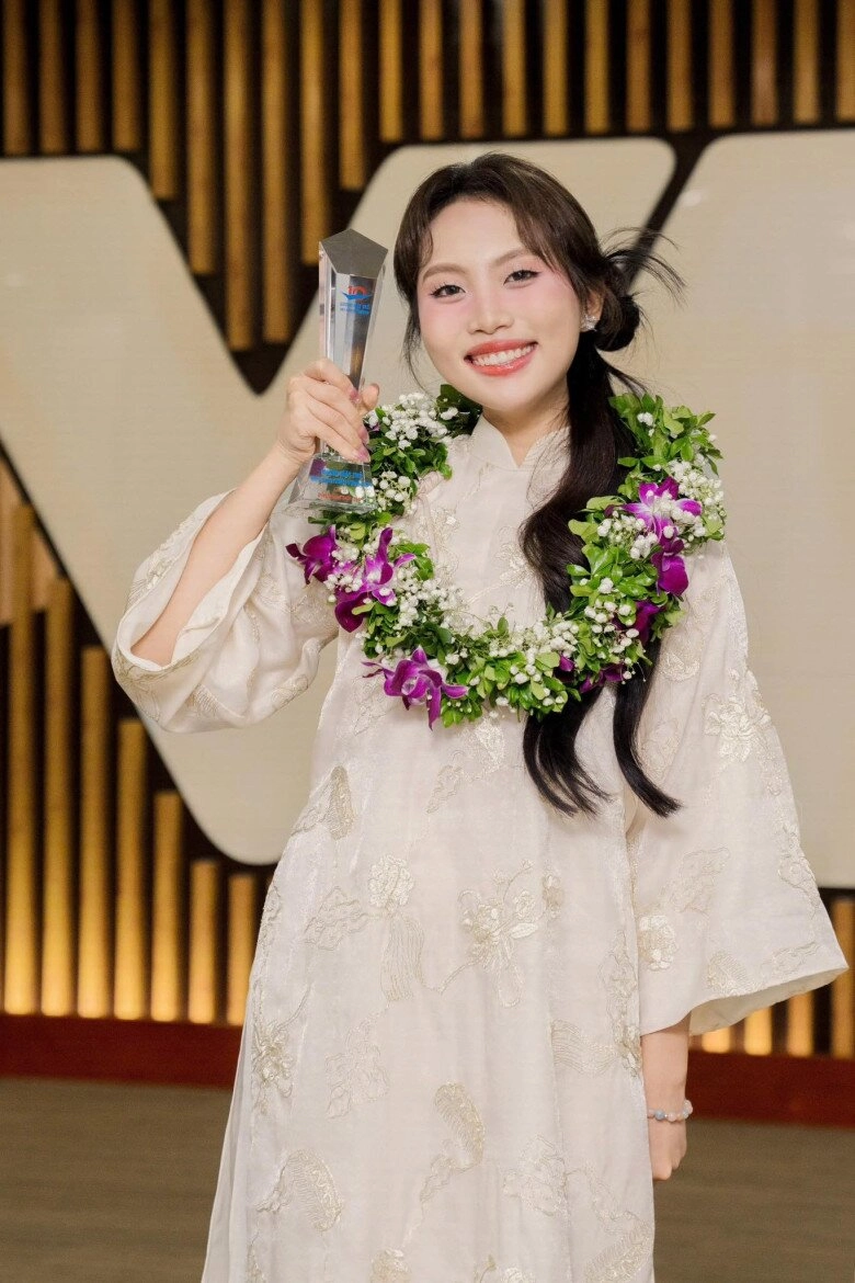 Pháo và phương mỹ chi 2 sao nữ cùng sinh năm 2003 sở hữu sự nghiệp đáng nể nhưng đường tình duyên khác biệt - 15