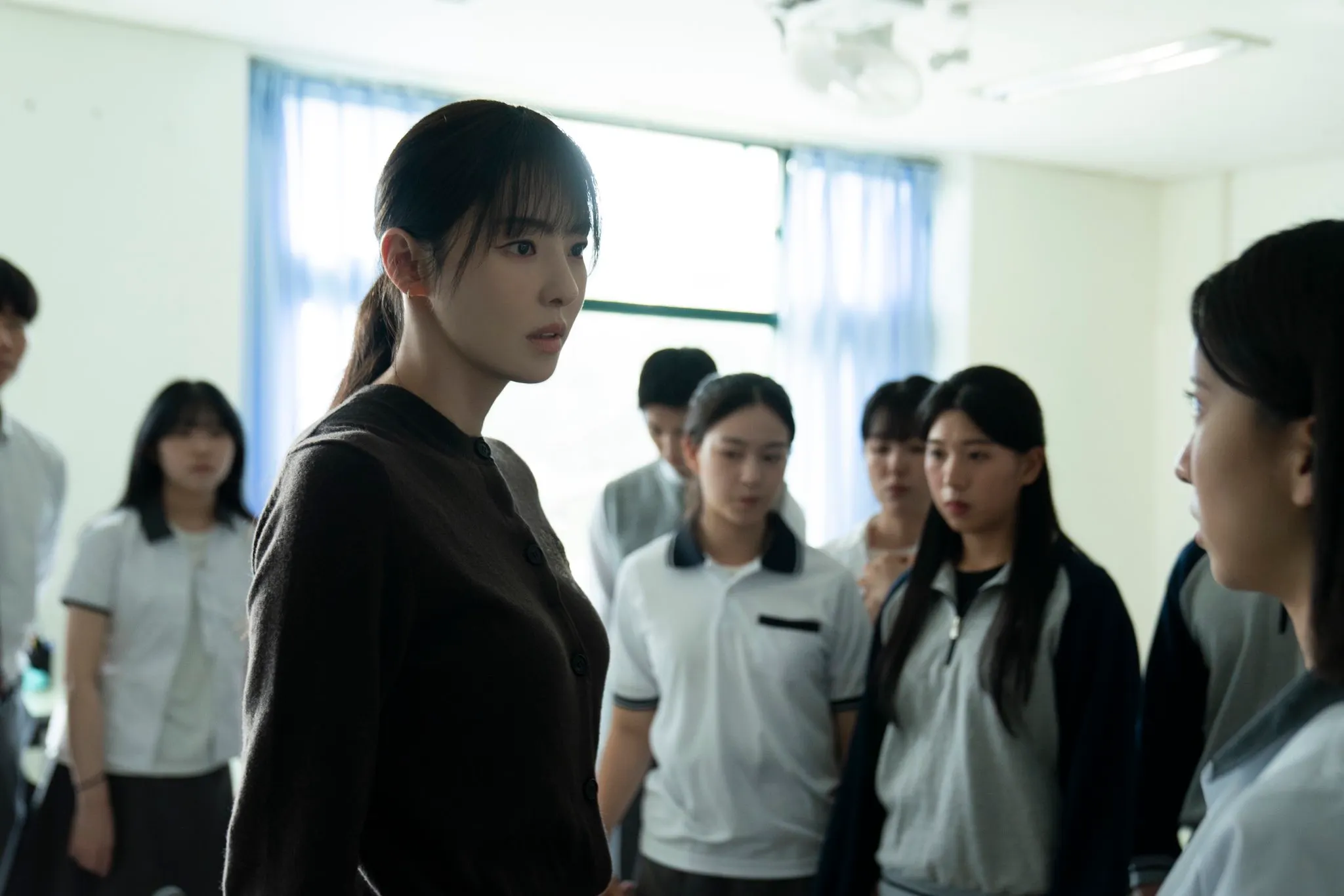 Phim hàn quốc 18 sợi chỉ tử thần hút 2 tỷ view toàn cầu nam chính là trai hư đốn tim fan nữ - 14
