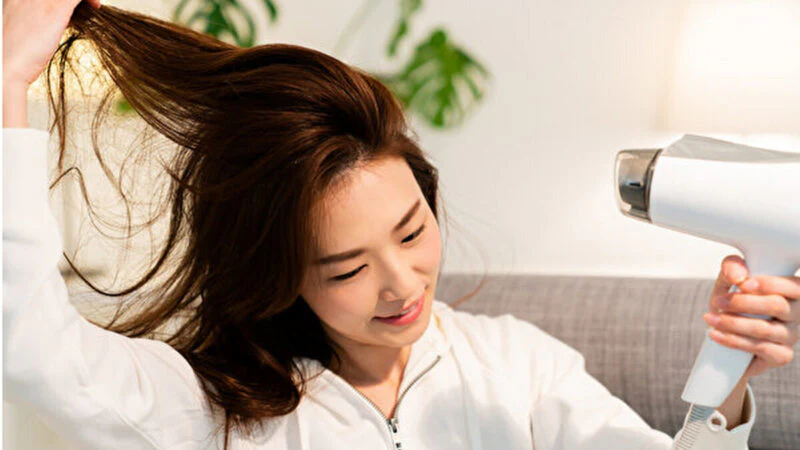 Phòng bệnh hơn chữa bệnh 6 thói quen giúp bạn tránh được mái tóc khô xơ chẻ ngọn mà không cần vung tay quá trán - 5