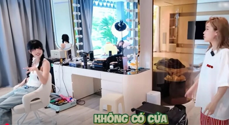 Phòng riêng của ngọc trinh trong biệt thự 50 tỷ có ghế tình yêu gương chiếu thẳng xuống giường phòng tắm không cửa - 2