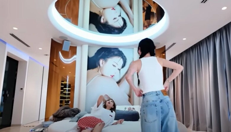 Phòng riêng của ngọc trinh trong biệt thự 50 tỷ có ghế tình yêu gương chiếu thẳng xuống giường phòng tắm không cửa - 4