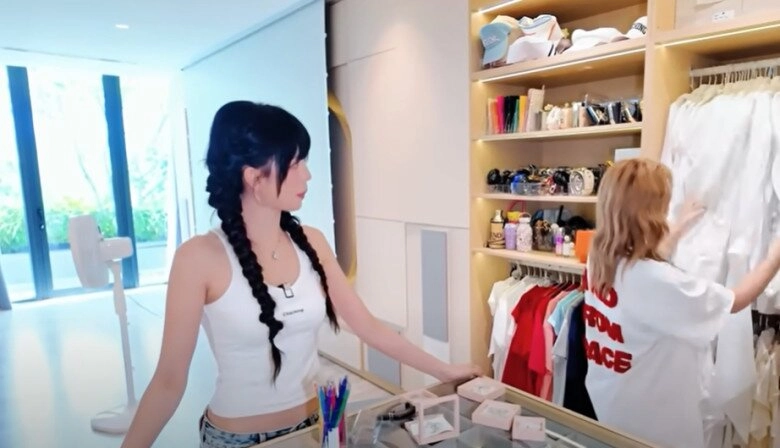 Phòng riêng của ngọc trinh trong biệt thự 50 tỷ có ghế tình yêu gương chiếu thẳng xuống giường phòng tắm không cửa - 9