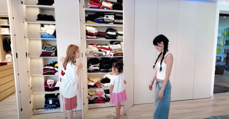 Phòng riêng của ngọc trinh trong biệt thự 50 tỷ có ghế tình yêu gương chiếu thẳng xuống giường phòng tắm không cửa - 11