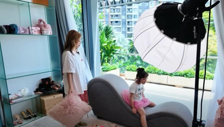 Phòng riêng của ngọc trinh trong biệt thự 50 tỷ có ghế tình yêu gương chiếu thẳng xuống giường phòng tắm không cửa - 14