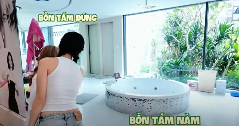 Phòng riêng của ngọc trinh trong biệt thự 50 tỷ có ghế tình yêu gương chiếu thẳng xuống giường phòng tắm không cửa - 16