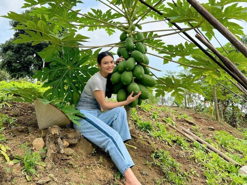 phú bà là nsnd trẻ nhất việt nam khoe cảnh chồng tỉ mỉ sấy tóc cho vợ từ ngày kết hôn như hình với bóng - 13