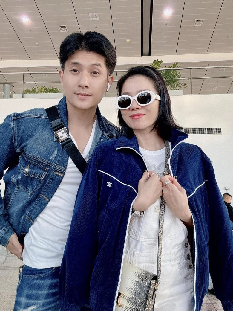 phú bà lệ quyên được tình trẻ dẫn đi chọn kim cương siêu to khổng lồ đeo đồng hồ hơn 300 triệu đồng - 7