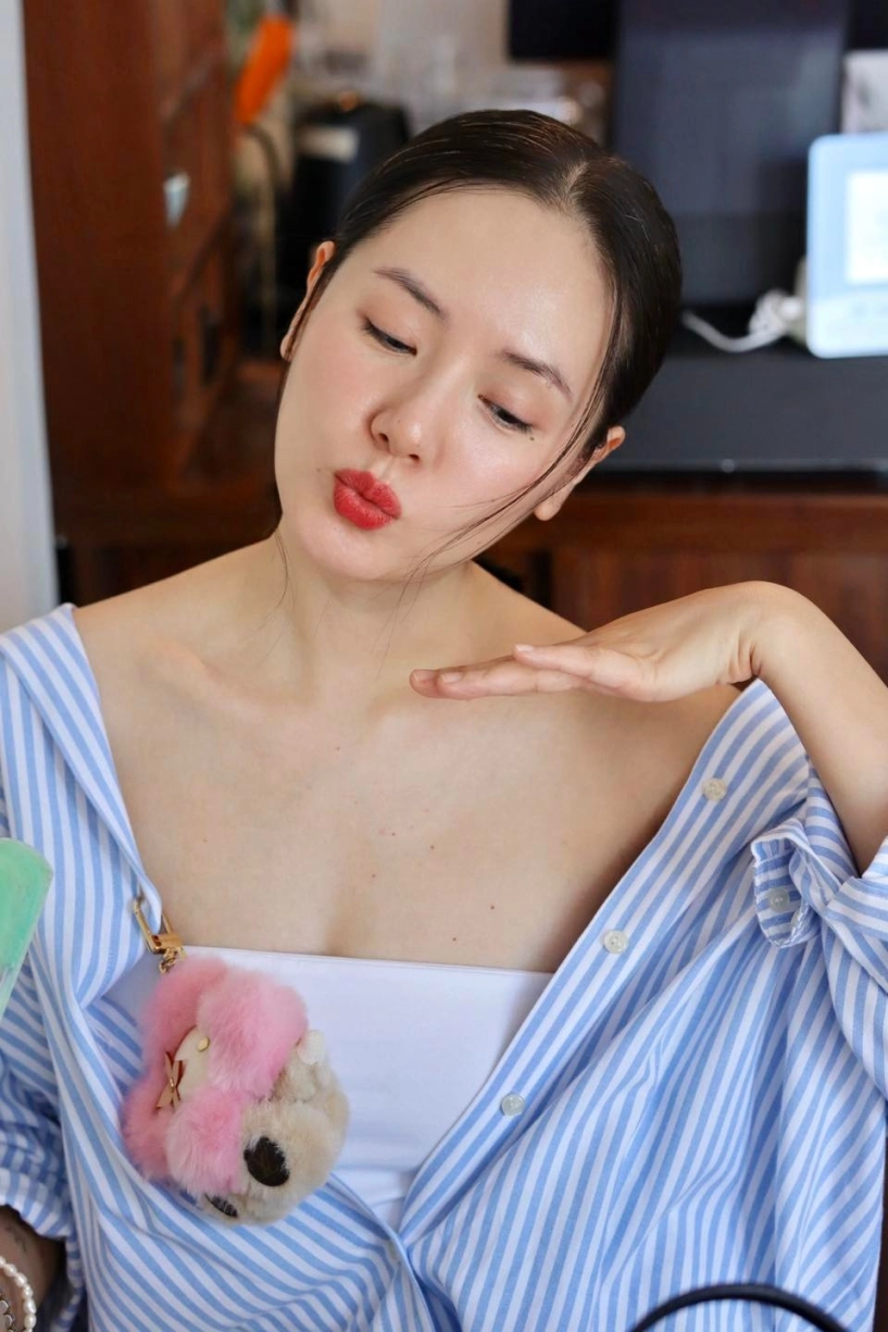 Phương linh khoe cận làn da láng mịn không tì vết khi đến quy nhơn - 1