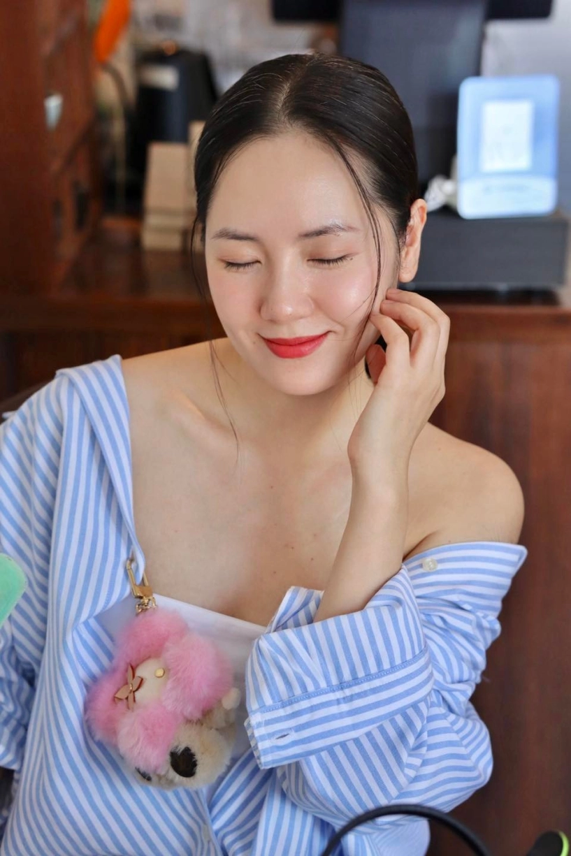 Phương linh khoe cận làn da láng mịn không tì vết khi đến quy nhơn - 3