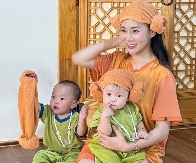 Phương oanh diện hanbok sang trọng bên shark bình vẫn bị lu mờ trước 2 con song sinh đáng yêu như hoàng tử công chúa - 1