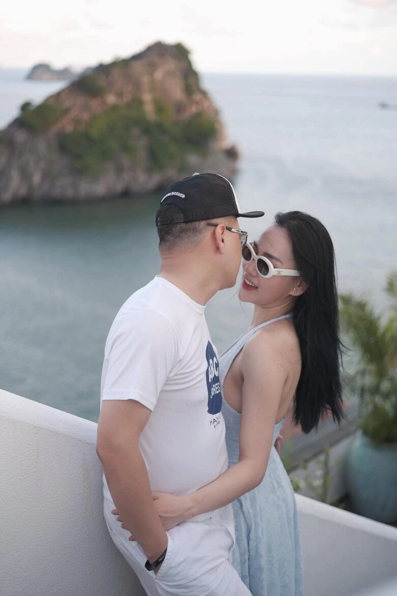 Phương oanh jimmy và jenny cố tình không bám mẹ để tôi yên tâm hơn khi ra ngoài làm việc - 4