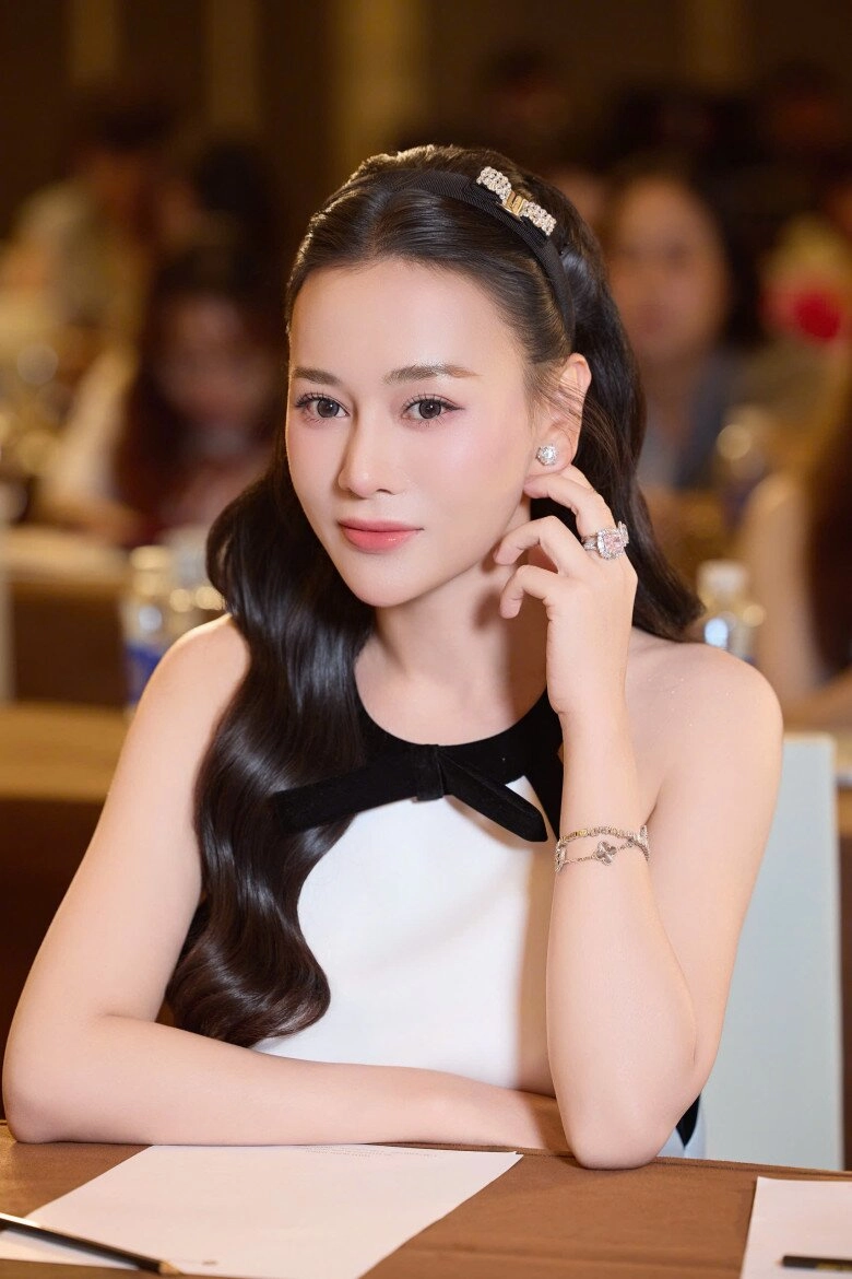 Phương oanh jimmy và jenny cố tình không bám mẹ để tôi yên tâm hơn khi ra ngoài làm việc - 6