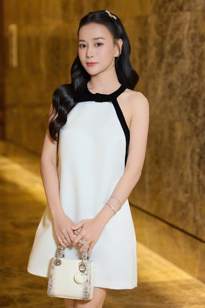 Phương oanh jimmy và jenny cố tình không bám mẹ để tôi yên tâm hơn khi ra ngoài làm việc - 7