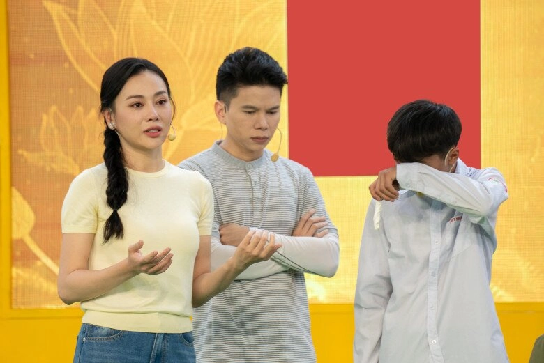 Phương oanh khóc nức nở lần đầu tiết lộ biến cố năm 15 tuổi tôi từng mơ có tiền mua sữa cho bố mẹ uống - 2