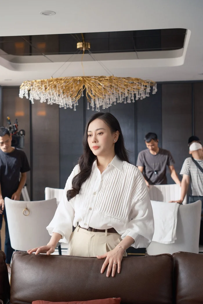 Phương oanh tái xuất ăn mặc sang chảnh tràn màn hình khác xa hình ảnh gái quê ngày xưa - 9