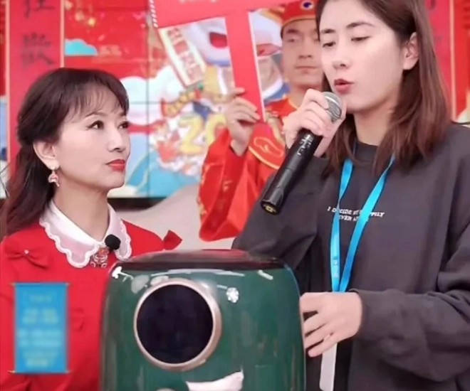quan âm đẹp nhất màn ảnh phải livestream bán hàng kiếm từng 30 nghìn đồng sống khốn khó vì chồng con vô dụng - 1