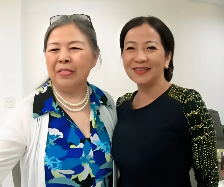 Quang lê khoe được hà thanh xuân đến thăm biệt thự riêng khung cảnh đứng cạnh mẹ vợ tương lai như gia đình - 3
