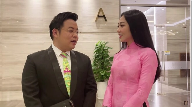 Quang lê khoe được hà thanh xuân đến thăm biệt thự riêng khung cảnh đứng cạnh mẹ vợ tương lai như gia đình - 9