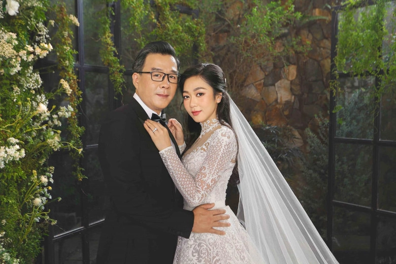 Quang lê khoe được hà thanh xuân đến thăm biệt thự riêng khung cảnh đứng cạnh mẹ vợ tương lai như gia đình - 11