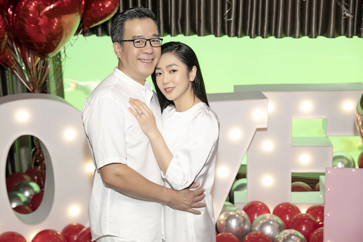 Quang lê khoe được hà thanh xuân đến thăm biệt thự riêng khung cảnh đứng cạnh mẹ vợ tương lai như gia đình - 12