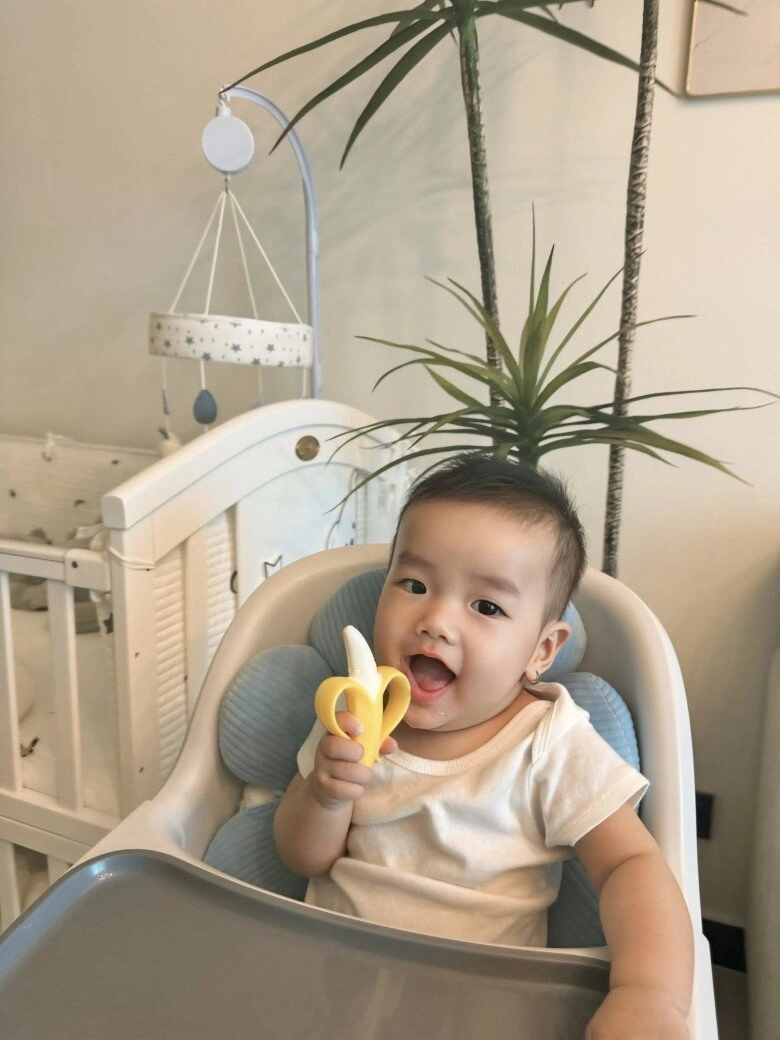 Quang minh đưa quý tử hệt bản sao đi tập bơi bạn gái kém 37 tuổi tự hào về 2 người đàn ông mình yêu - 5