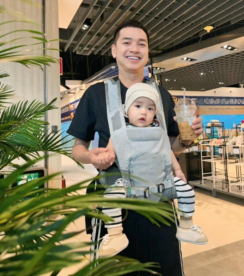 Quang minh xưng chồng ngọt xớt khi tình tứ bên bạn gái kém 37 tuổi hot mom tung ảnh nóng bỏng hậu sinh nở - 9