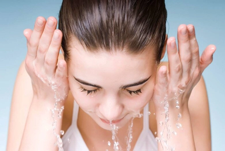 Quy tắc vàng 10 giây sau khi rửa mặt giúp phụ nữ hàn dù 70 tuổi da vẫn căng bóng không một nếp nhăn - 2