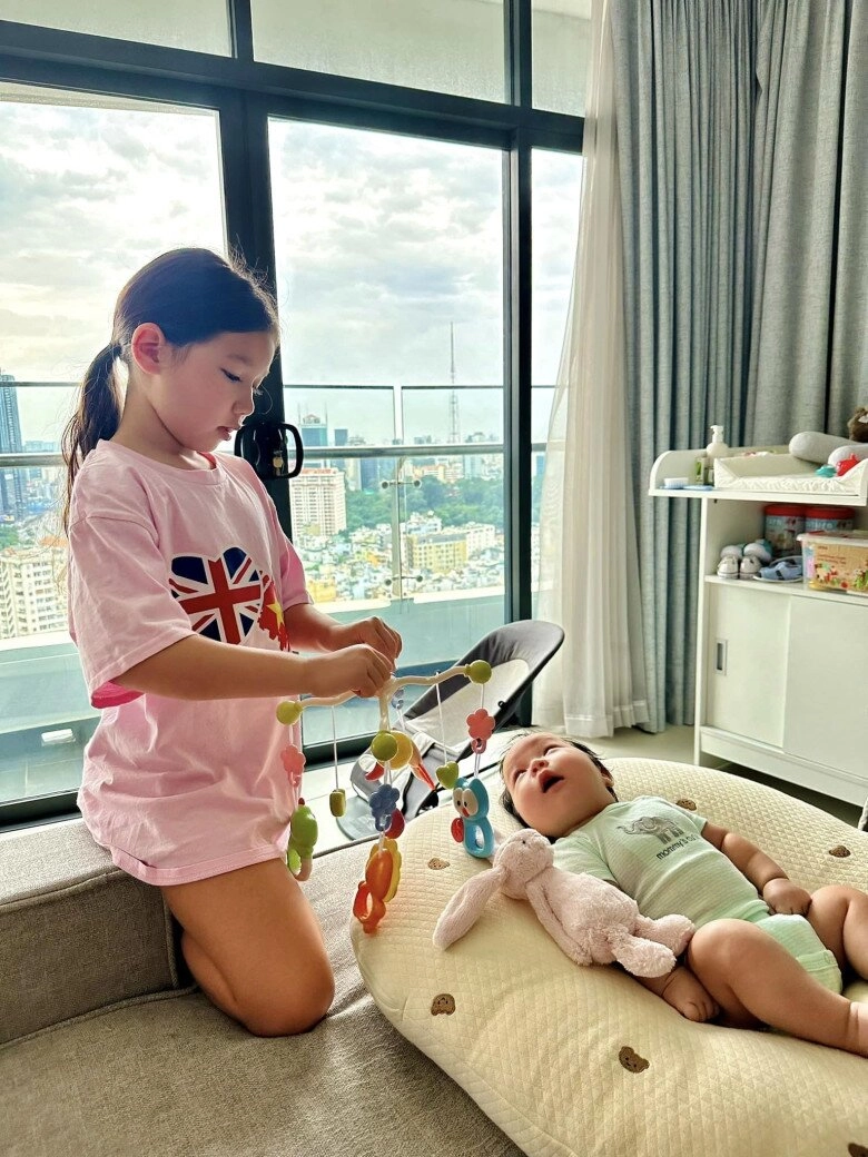 Quý tử lai tây của hà anh sưng húp 1 bên mắt mẹ bỉm được khen nuôi con khéo nay phải bù xù chăm sóc - 8