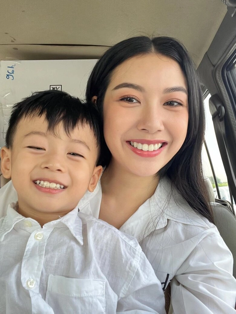 Quý tử ngậm thìa vàng của thúy vân là bản sao của bố nàng á hậu giản dị khi ở nhà chăm con - 2