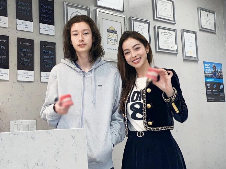 Qúy tử nhà sao việt để tóc dài bồng bềnh lãng tử con trai lai mỹ của hồng nhung xinh hơn em gái - 2