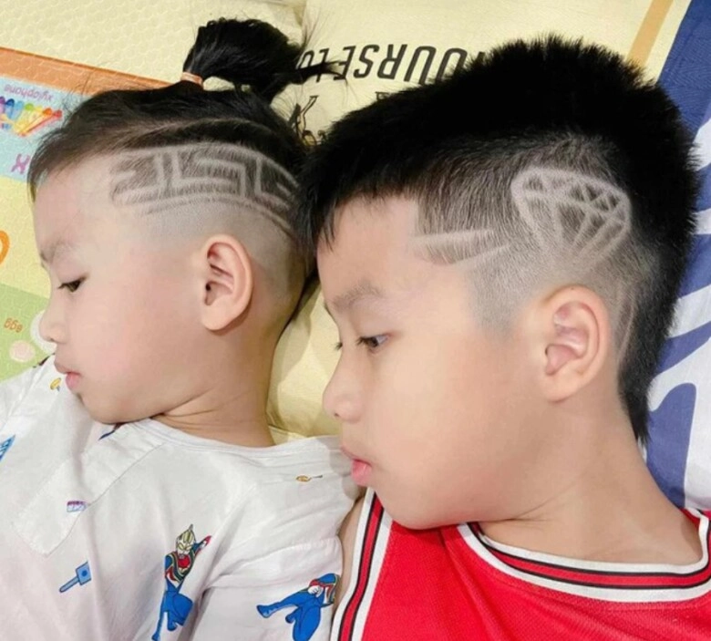 Qúy tử nhà sao việt để tóc dài bồng bềnh lãng tử con trai lai mỹ của hồng nhung xinh hơn em gái - 17