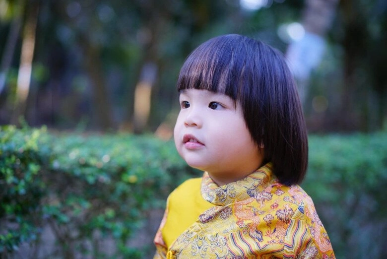 Qúy tử nhà sao việt để tóc dài bồng bềnh lãng tử con trai lai mỹ của hồng nhung xinh hơn em gái - 31