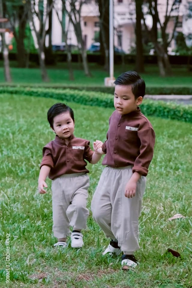Qúy tử nhà sao việt để tóc dài bồng bềnh lãng tử con trai lai mỹ của hồng nhung xinh hơn em gái - 33