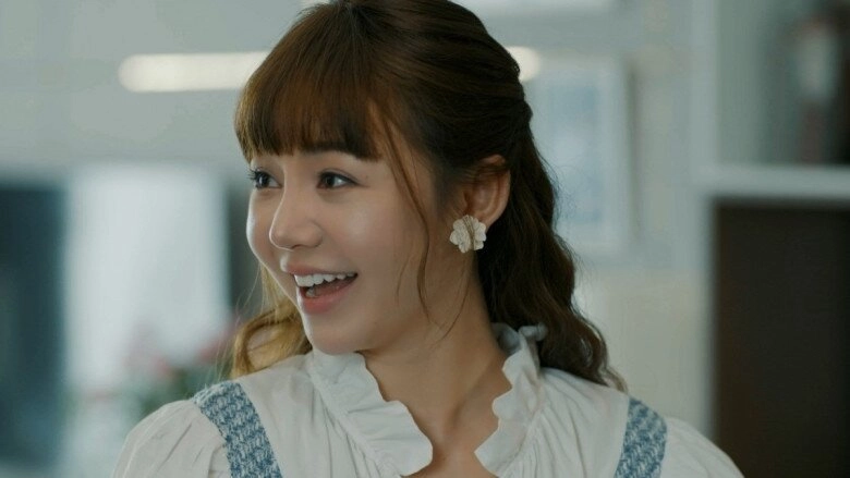 Quỳnh kool tuổi 30 mặt đẹp như búp bê sống nhưng diễn bất ổn bị nghi dao kéo vì biểu cảm thiếu tự nhiên - 2