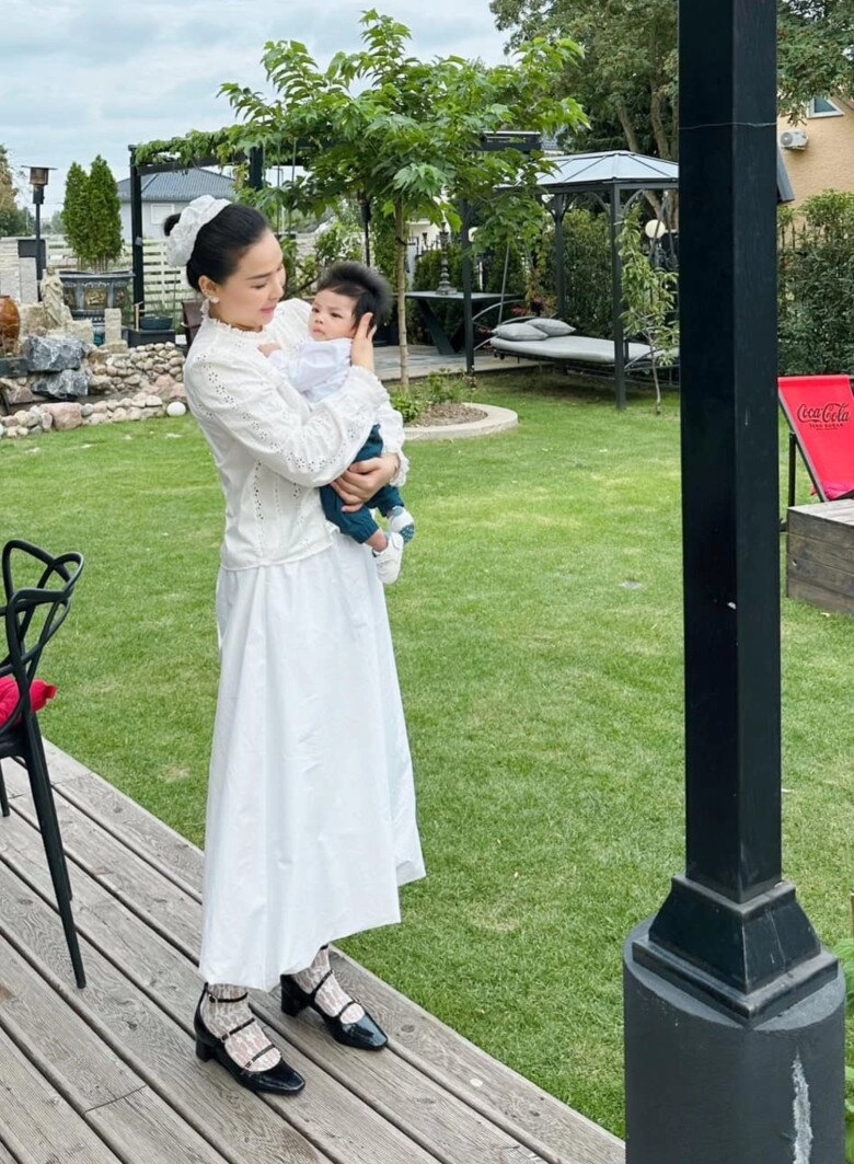Quỳnh thư công khai diện mạo con trai quốc tịch đức quý tử đầu đầy tóc được khen tuấn tú - 4