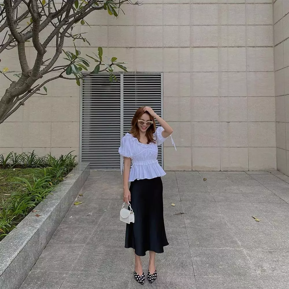 Sắm đúng một chiếc chân váy đen dài chị em có 6 cách mặc đẹp miễn chê ai cũng hỏi xin bí quyết - 2