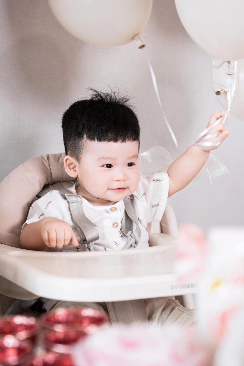 Sam làm dâu hàn 1 nách 2 con dọn mâm thôi nôi đẹp mắt hút nghìn like cặp song sinh nay rõ nét xinh yêu - 4