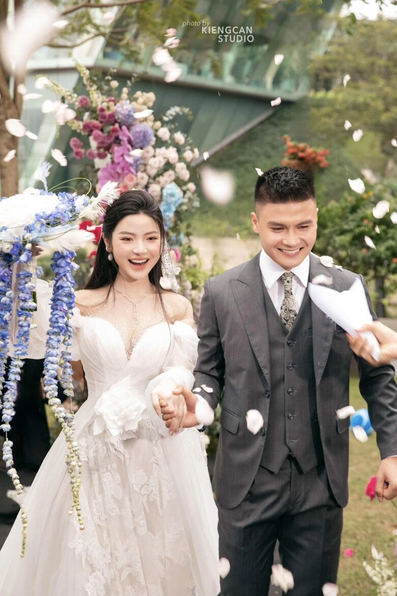 Sao việt 24h 2 cháu song sinh nhà bầu hiển đi xem phim cùng bà nội và bố ngoại hình được khen sao y bản chính - 7