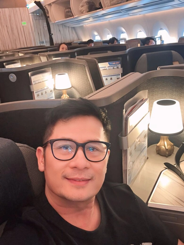 Sao việt 24h 2 cháu song sinh nhà bầu hiển đi xem phim cùng bà nội và bố ngoại hình được khen sao y bản chính - 11