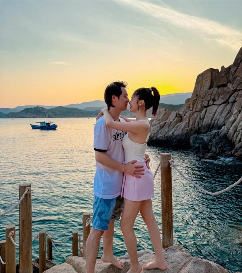 Sao việt 24h 2 cháu song sinh nhà bầu hiển đi xem phim cùng bà nội và bố ngoại hình được khen sao y bản chính - 13