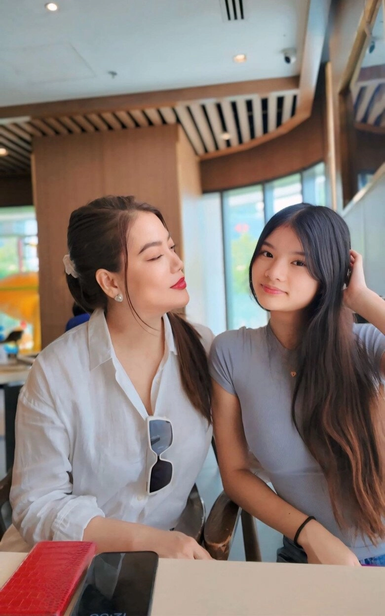 Sao việt 24h ái nữ của trương ngọc ánh có biểu cảm lạ khi bị mẹ chất vấn hút mọi ánh nhìn bởi đôi chân dài - 2