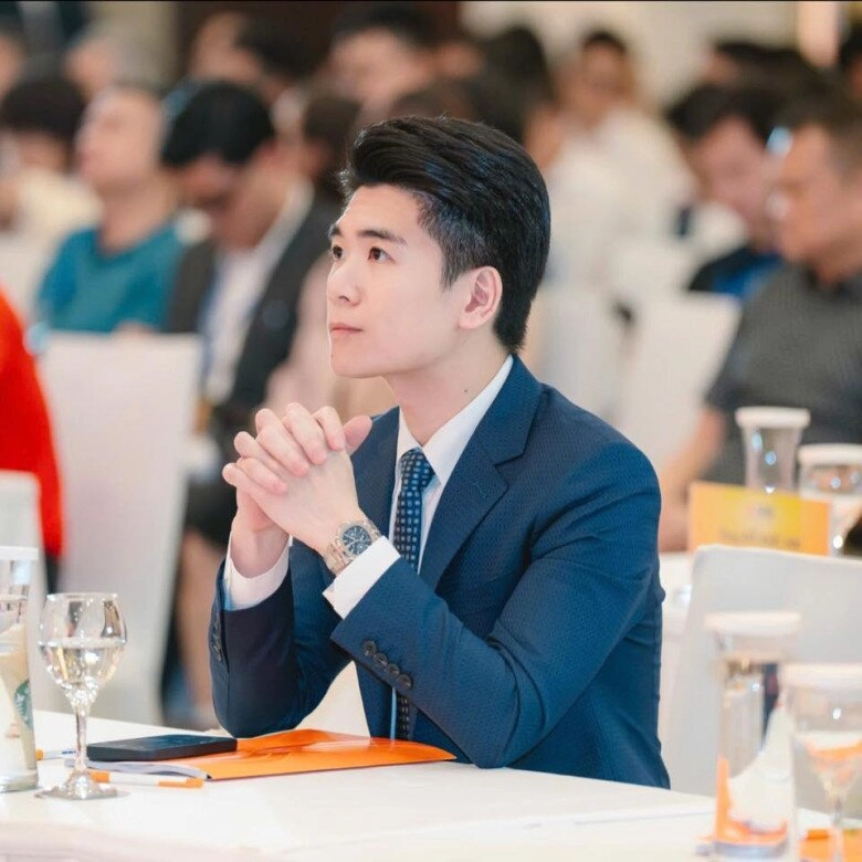 Sao việt 24h anh chồng đỗ mỹ linh đu trend nhan sắc của tổng tài đẹp không kém tài tử khiến chị em xao xuyến - 4