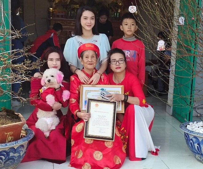 Sao việt 24h bà ngoại quỳnh lương qua đời sau nhiều ngày nằm viện vì uống phải thuốc giả dàn sao đồng loạt chia buồn - 1
